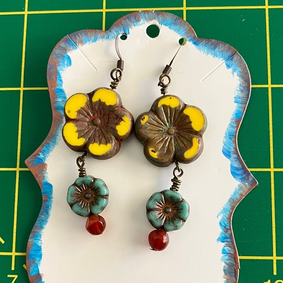 Charming Floral Earrings in Yellow and Turquoise NWOT - Picture 2 of 4